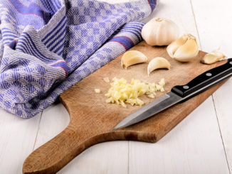 Healthy Kitchen Hacks: Garlicky Goodness