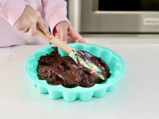 Get Kids Baking with This Delightful Daisy Cake Set - Food & Nutrition Magazine - Stone Soup
